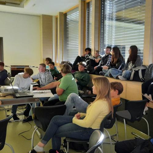 Schüler beim Vortrag