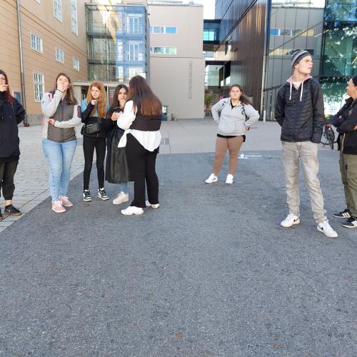 Schüler:innen bei der Stadtrally