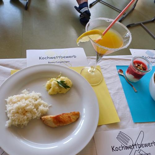 Putenstreifen mit Reis und Püree