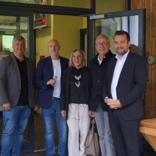 Bürgermeister Boneli, Simon Zangerl, Schulqualitätsmanagerin Daniela Lehmann, Bürgermeier Mayer, Bürgermeister Lentsch