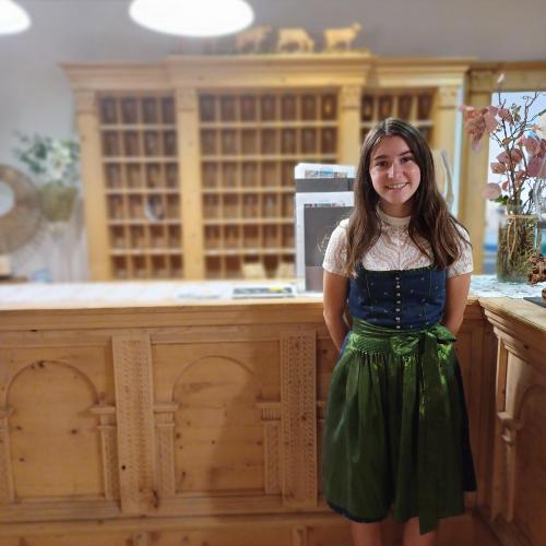 Schülerin in der Rezeption