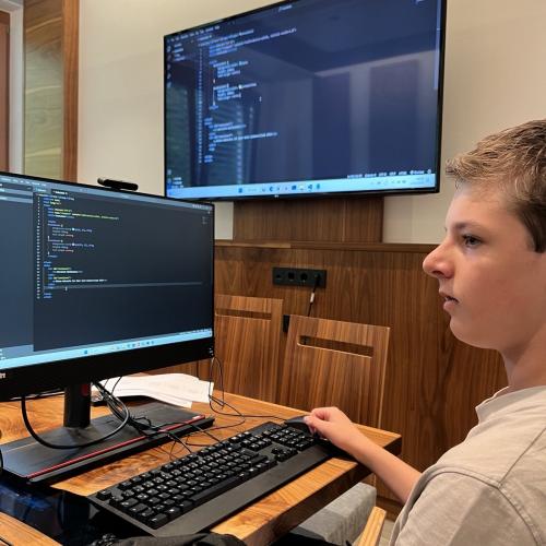 Schüler beim Programmieren