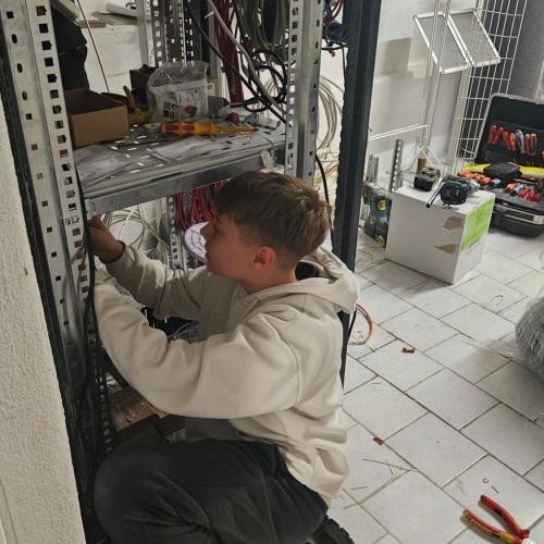 Schüler auf Montage