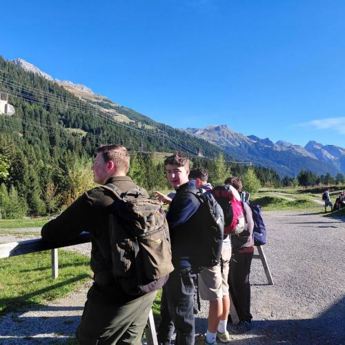 Schüler beim Wandern