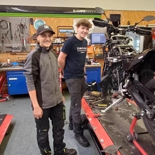 Schüler bei der Arbeit