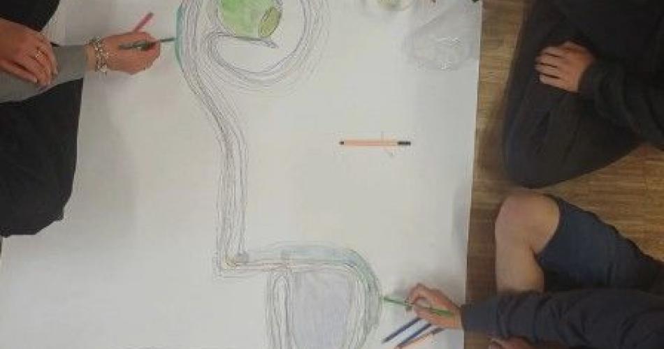 Kreativität gemeinsam erleben. Hier entsteht ein Kunstwerk! 