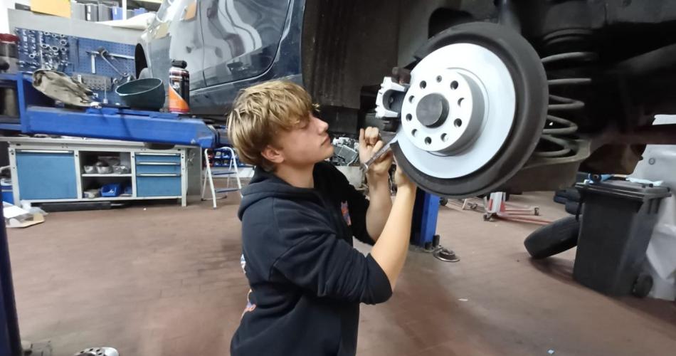 Schüler bei der Arbeit